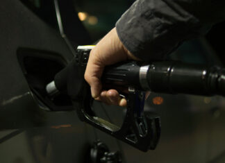 Jakie samochody mogą jeździć na paliwie E10? Sprawdź, zanim wlejesz je do baku! paliwo