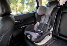 Dlaczego nie kupuje się używanych fotelików? Ten jeden błąd może kosztować zdrowie dziecka! używany fotelik samochodowy