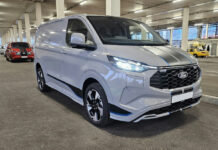 Jak zdjąć koło zapasowe Ford Transit Custom? Wystarczy kilka minut, jeśli znasz ten sposób Ford Transit Custom